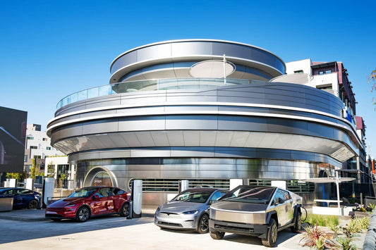 Tesla Diner & Drive-In Opens to Enthusiastic Fans in Hollywood