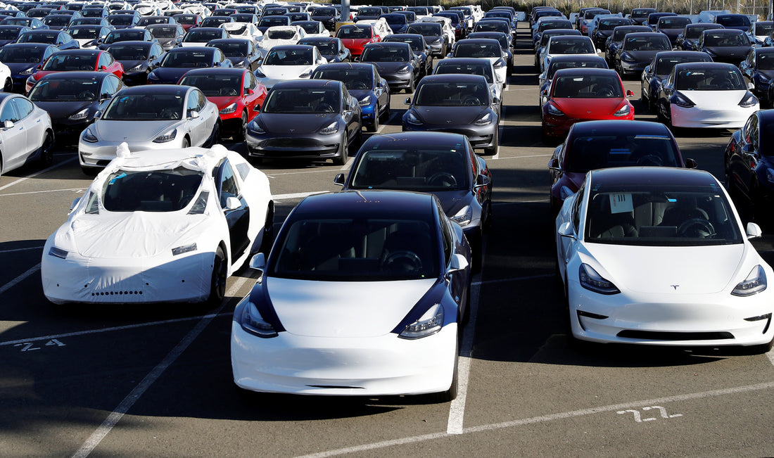 A New Tesla Feature is Designed to Excel in Crowded Parking Situations