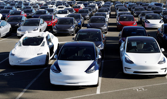 A New Tesla Feature is Designed to Excel in Crowded Parking Situations